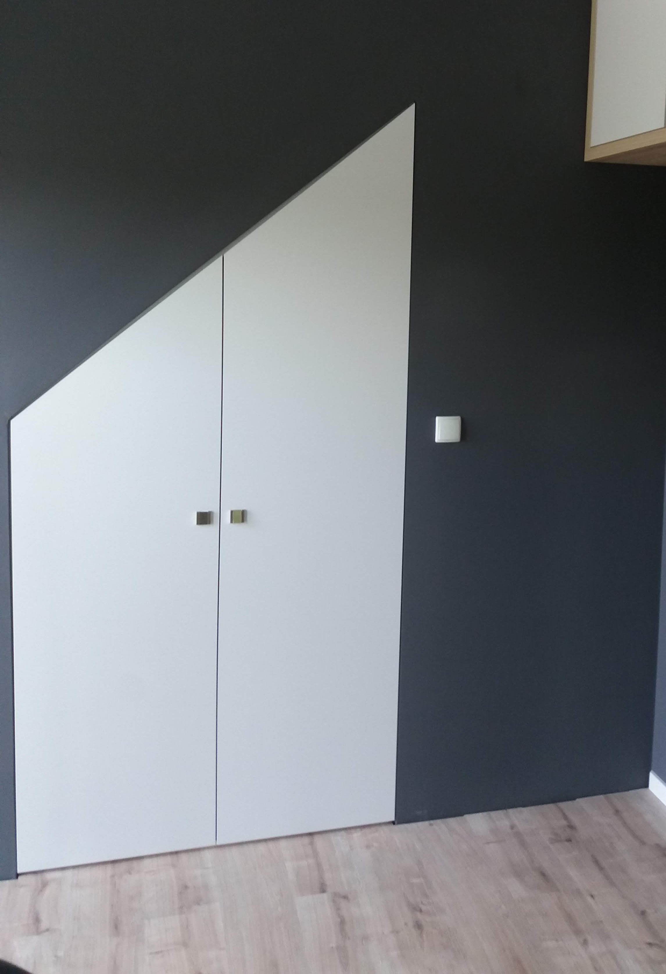 Zabudowa wnęki szafa w ścianie