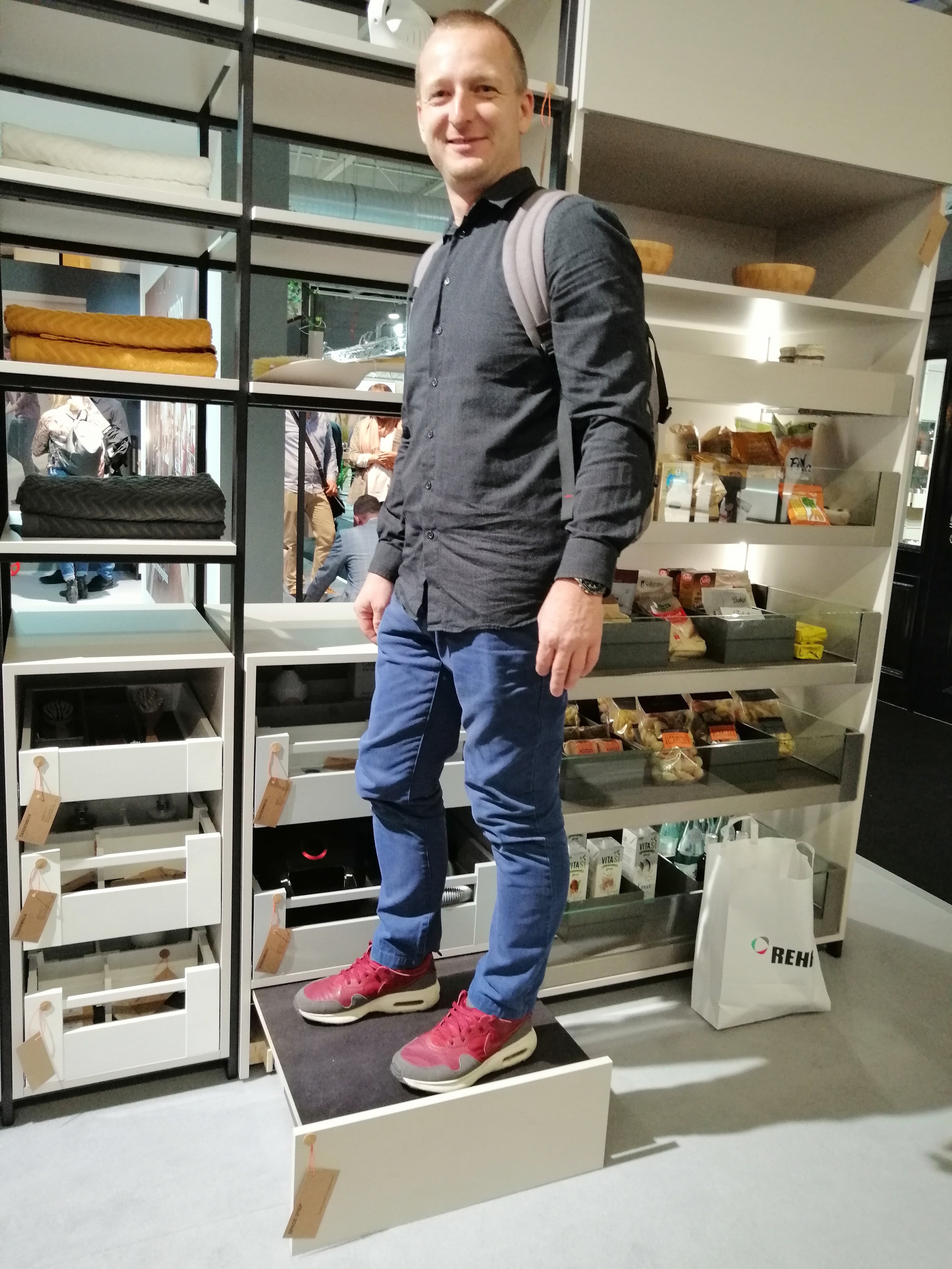 podnóżek BLUM do mebli kuchennych